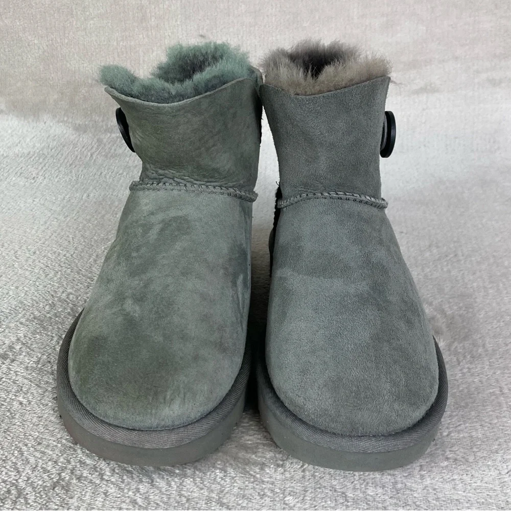 UGG Classic Mini II Boots Womens Size 7‎ Gray Suede Shearling *MISMATCH*